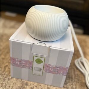 Scentsy White Ceramic Warmer